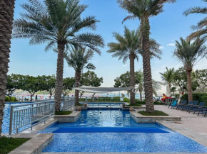 Beachfront 2BR - Private Beach in Palm Jumeirah